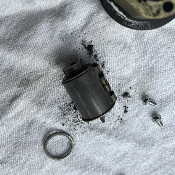 鍵穴内部の汚れ