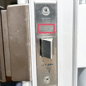 トステム錠ケース刻印