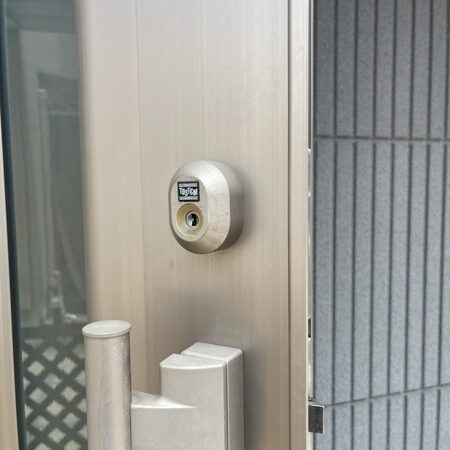 大阪府東大阪市で玄関のトステム鍵の交換
