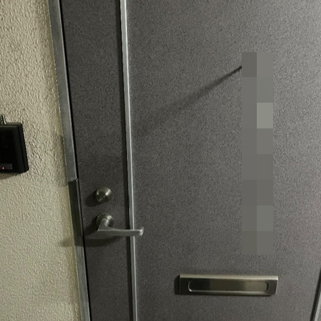 東京都江東区 賃貸住宅の鍵開け 作業中写真