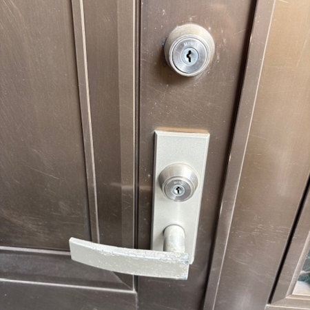 東京都杉並区で玄関の鍵穴交換 作業実績 2025/10/28の作業写真