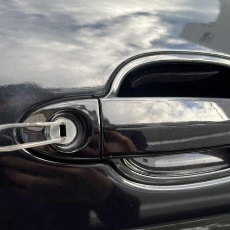 栃木県小山市 BMW 6シリーズの鍵開け 作業中写真