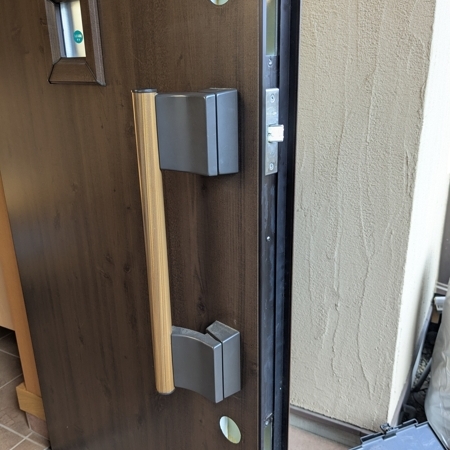 栃木県小山市 戸建住宅の鍵穴2箇所交換 作業中写真