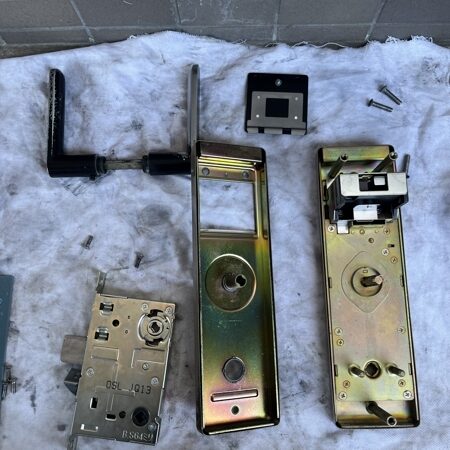 栃木県小山市 カードキー修理 作業中写真