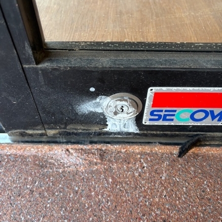 埼玉県所沢市で自動ドアの鍵交換