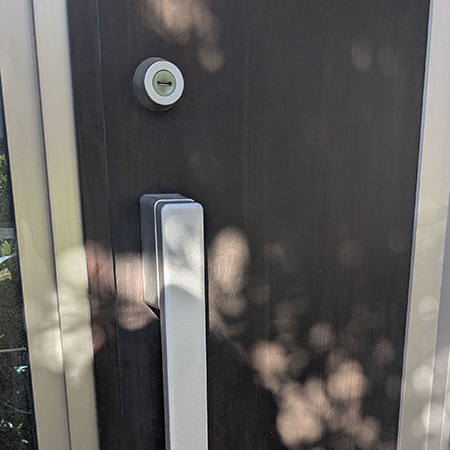 埼玉県所沢市で玄関の鍵穴2箇所交換 作業実績 2025/12/04の作業写真