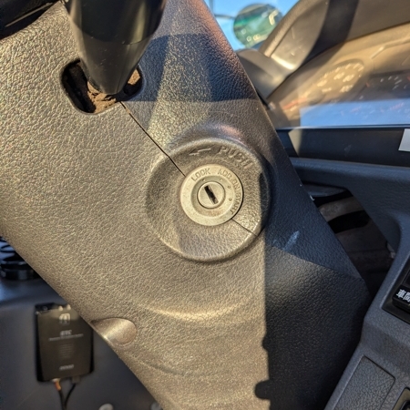 栃木県小山市 日野自動車プロフィアの鍵作成 作業中写真