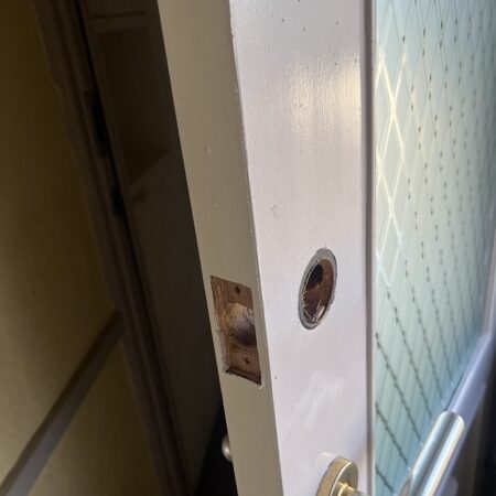 栃木県那須郡那須町 集合住宅の錠前交換9か所 作業中