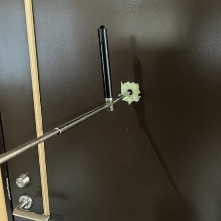 栃木県宇都宮市 マンションの玄関鍵開け 作業中