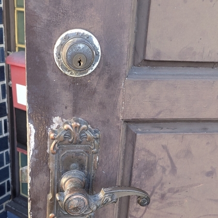 栃木県塩谷郡高根沢町で玄関に鍵の新規取付け