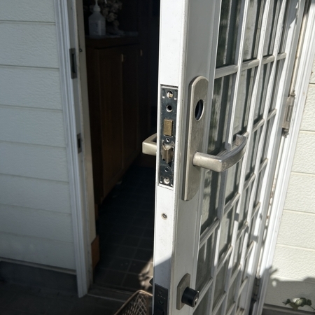 神奈川県川崎市多摩区 玄関(コンポーレ)の鍵交換 作業中写真