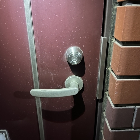 東京都足立区 集合住宅玄関の鍵交換 作業前写真