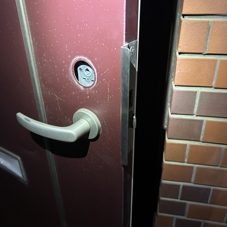 東京都足立区 集合住宅玄関の鍵交換 作業前写真