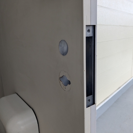 栃木県小山市で住宅の錠前一式交換 作業中写真