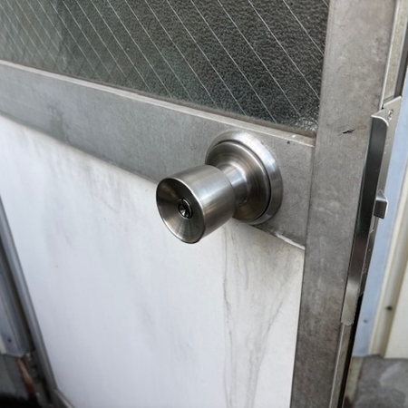 埼玉県戸田市 工場入り口の鍵穴と錠ケースの交換 作業後写真