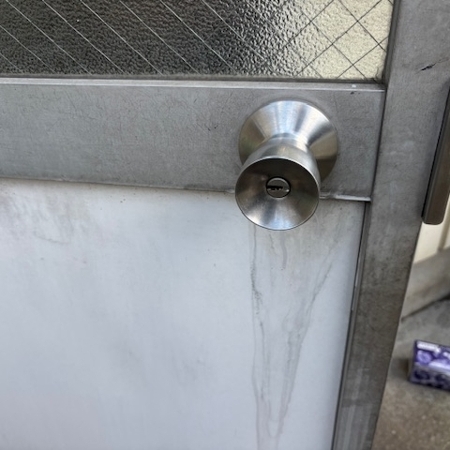 埼玉県戸田市で工場入り口の鍵穴と錠ケースの交換