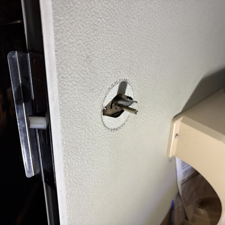 神奈川県秦野市 握り玉の鍵交換 作業中写真