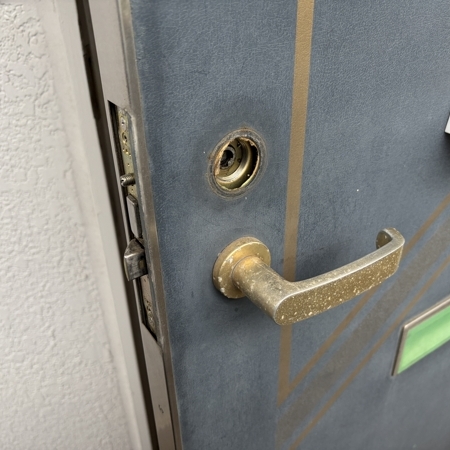 東京都江戸川区 U9 BHの鍵交換 作業中写真