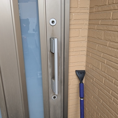 栃木県小山市で三協アルミ製玄関ドアの鍵交換