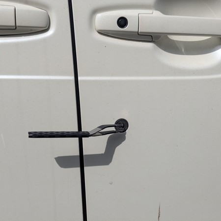 栃木県栃木市岩舟町 ホンダ N-BOXの鍵開け 作業中写真