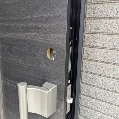 埼玉県所沢市 電子錠交換 作業中写真
