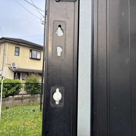 栃木県小山市 防犯のために玄関の鍵交換 作業中写真
